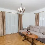 2 Bedroom Cozy Apartment In Malinska