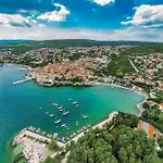2 Bedroom Cozy Apartment In Malinska Apartament *