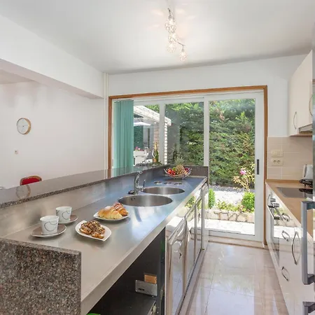 2 Bedroom Cozy Apartment In Malinska