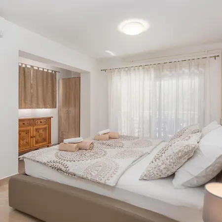 Apartman In With Wifi Malinska