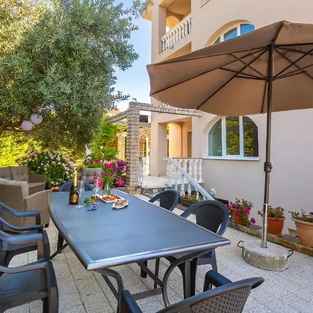 Apartman In With Wifi Malinska