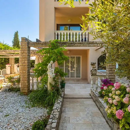 In With Wifi Apartman Malinska