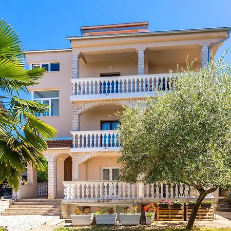 In With Wifi Apartman Malinska