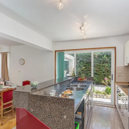 2 Bedroom Cozy Apartment In Malinska * Malinska