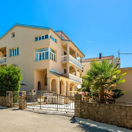 Appartamento 2 Bedroom Cozy Apartment In Malinska Malinska