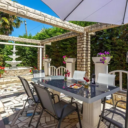 2 Bedroom Cozy Apartment In Malinska * Malinska