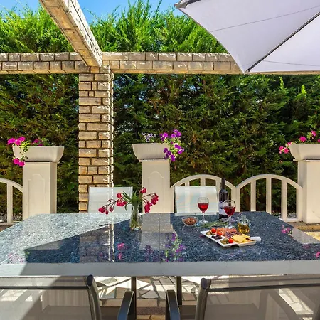 2 Bedroom Cozy Apartment In Malinska * Malinska