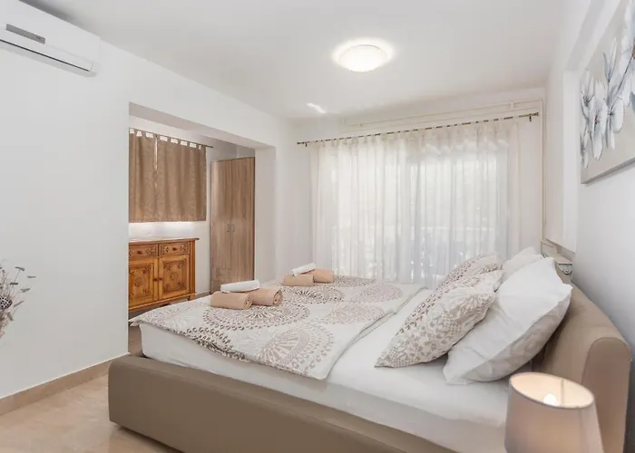 Apartman In With Wifi Malinska